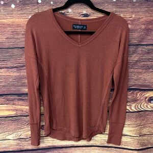 Abercrombie & Fitch Women's Long Sleeve V-Neck Top in Rust